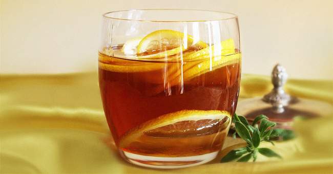 warm-water-with-honey-for-vitamins